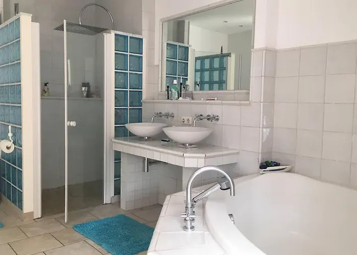 Schönste Lage am Rhein in unmittelbarer Stadtnähe, B&B Köln